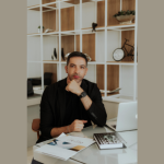 Paulo Henrique Silva Maia explica que a creche organiza a rotina dos pais e estimula o desenvolvimento infantil.