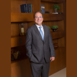 Entenda o que acontece com os funcionários durante a recuperação judicial e como a lei protege empregos e direitos, com análise de Rodrigo Gonçalves Pimentel.