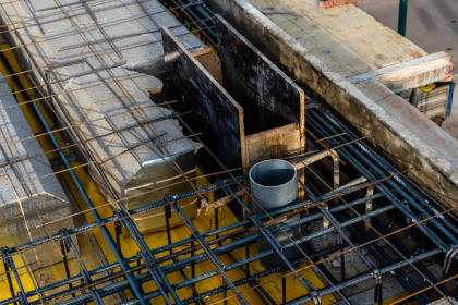 Valderci Malagosini Machado destaca como mini painéis treliçados oferecem soluções rápidas para áreas de difícil execução na engenharia contemporânea.