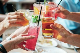 Bebidas como Protagonistas da Gastronomia em 2026: A Nova Experiência Sensorial