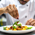 Pratos da vida: como memórias pessoais influenciam a alta gastronomia e transformam o menu dos chefs