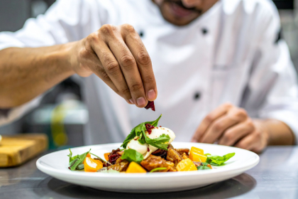 Pratos da vida: como memórias pessoais influenciam a alta gastronomia e transformam o menu dos chefs