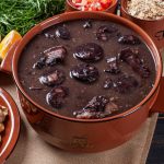 O Fenômeno da Feijoada no Inverno e o Impacto no Mercado de Alimentação Regional