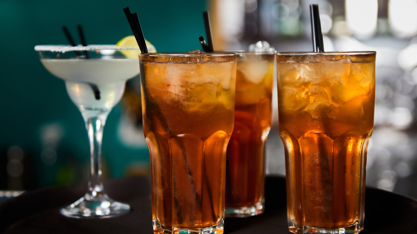 Drinks sem álcool conquistam bares e restaurantes em 2026: a tendência que está redefinindo o mercado de bebidas