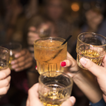 Por que o brasileiro está trocando o álcool por drinks sem teor alcoólico em 2026