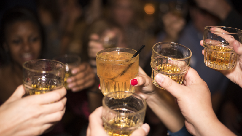 Por que o brasileiro está trocando o álcool por drinks sem teor alcoólico em 2026