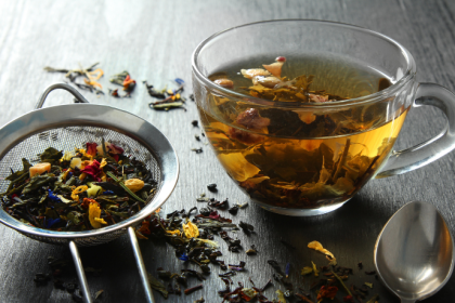 A Ascensão do Chá na Gastronomia Brasileira: Da Infusão Medicinal ao Par Perfeito na Alta Culinária