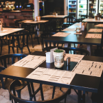 Saúde mental em bares e restaurantes ganha novo alerta: por que o ambiente de trabalho também importa para quem atua na gastronomia