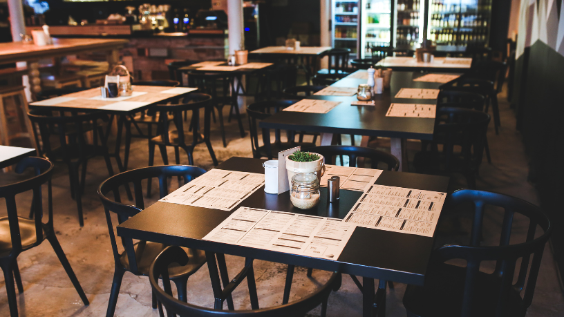 Saúde mental em bares e restaurantes ganha novo alerta: por que o ambiente de trabalho também importa para quem atua na gastronomia